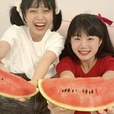 闺蜜们每天总是有说不完的话和聊不完的事