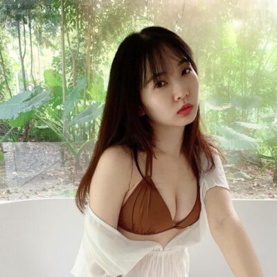 卡哇伊小美女的泳装自拍 ，品牌来自 四季比基尼