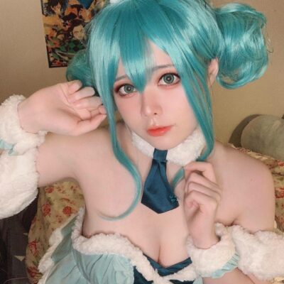 真人扮演cosplay初音未来公主殿下 公式服和假发成本不低