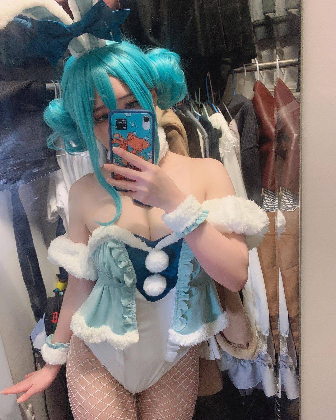 真人扮演cosplay初音未来公主殿下 公式服和假发成本不低_6