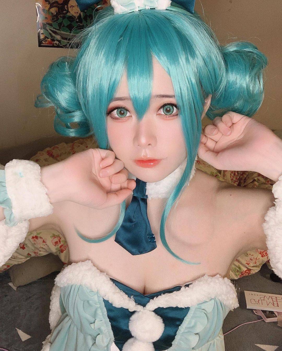 真人扮演cosplay初音未来公主殿下 公式服和假发成本不低_5