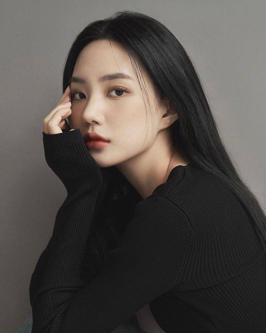 美女이효인 uiolny气质妆搭配黑框眼镜美图_1