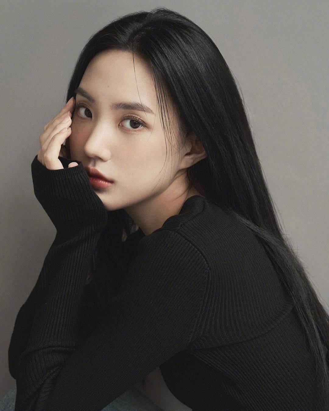美女이효인 uiolny气质妆搭配黑框眼镜美图_2