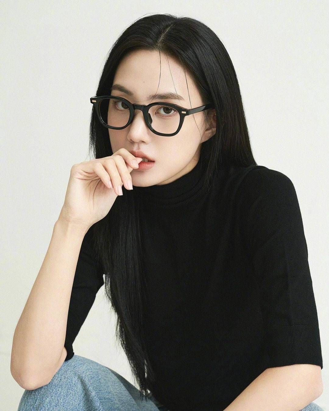 美女이효인 uiolny气质妆搭配黑框眼镜美图_6
