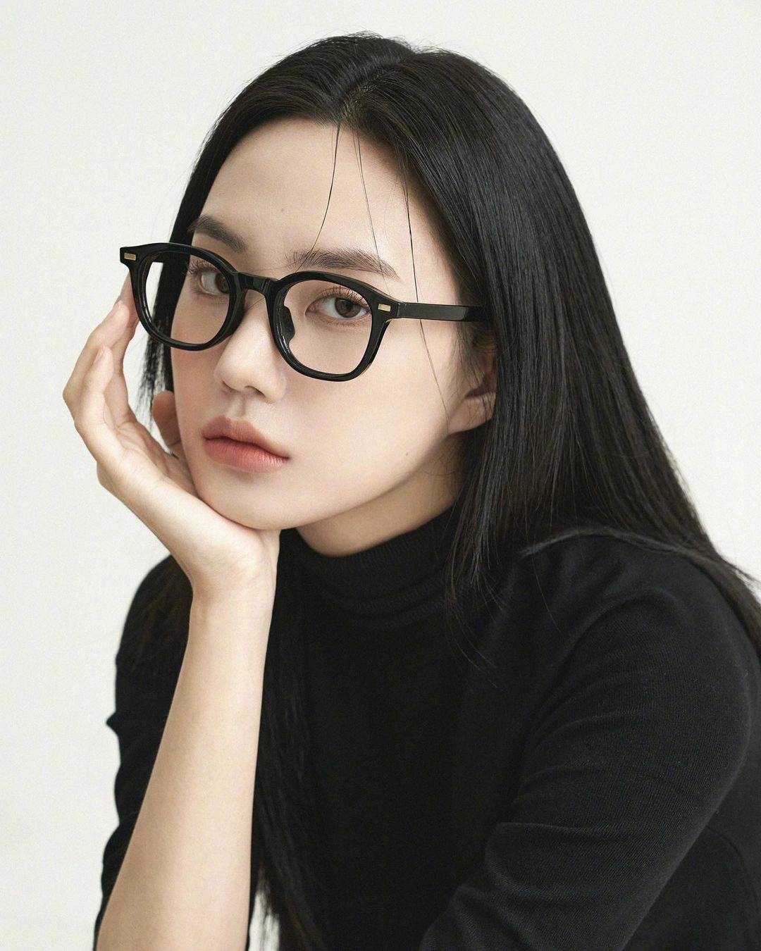 美女이효인 uiolny气质妆搭配黑框眼镜美图_7