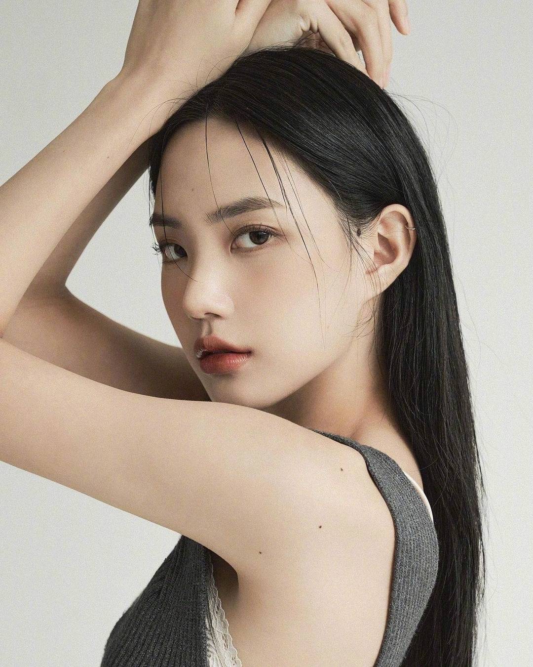 美女이효인 uiolny气质妆搭配黑框眼镜美图_4