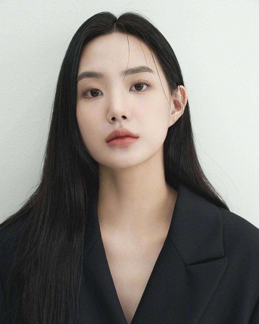 美女이효인 uiolny气质妆搭配黑框眼镜美图_8