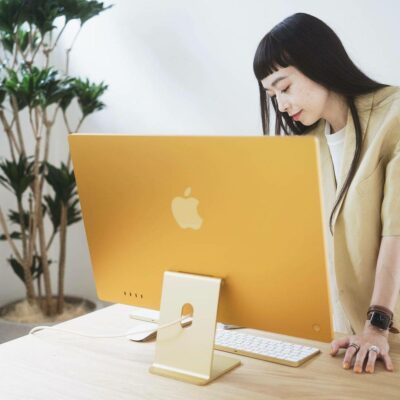 小姐姐实拍24寸黄色iMac