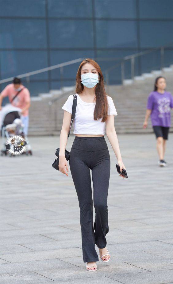那些年街拍颜值时尚并存的小姐姐_5
