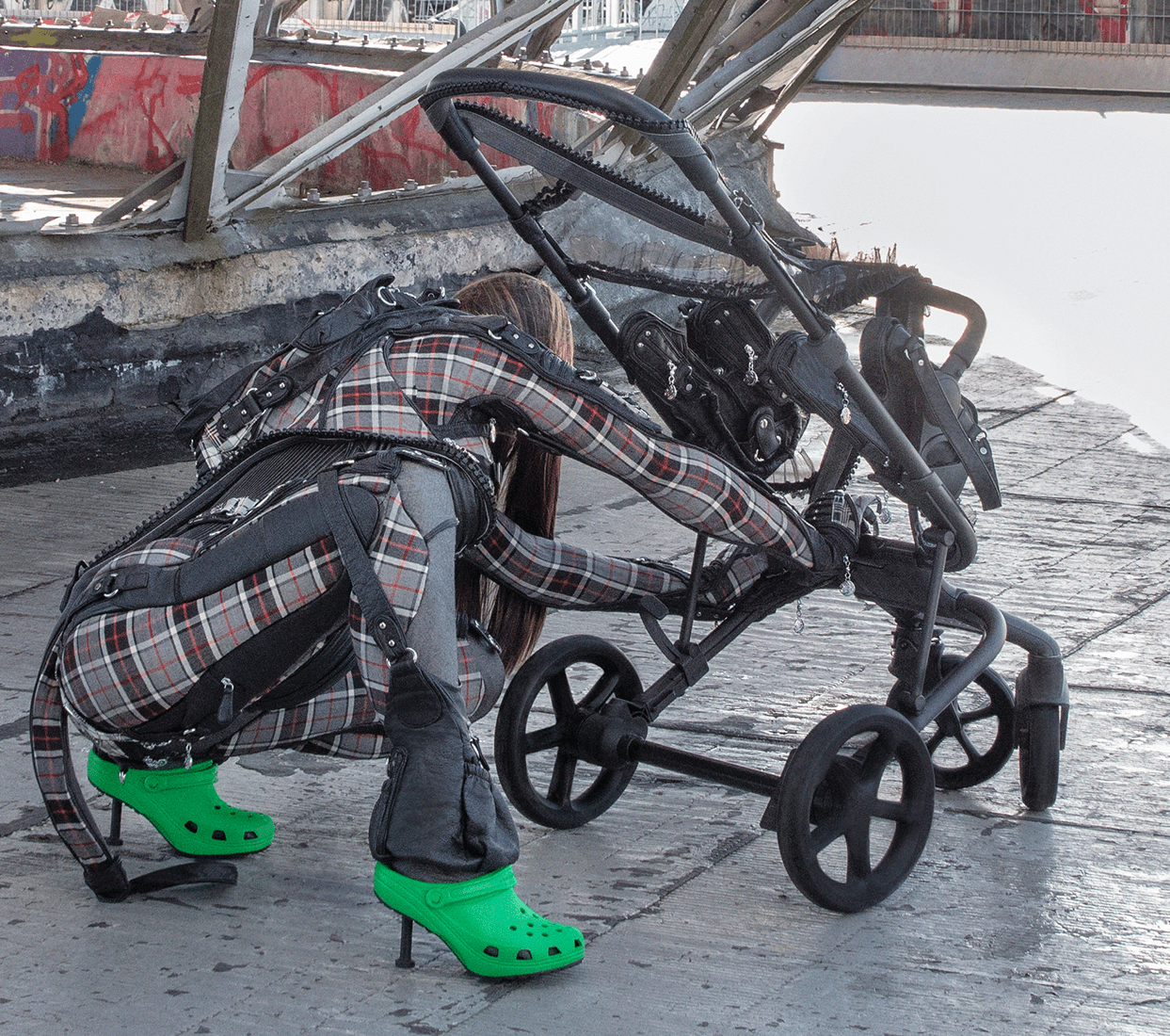 crocs穆勒鞋巴黎世家balenciaga联名卡骆驰_1