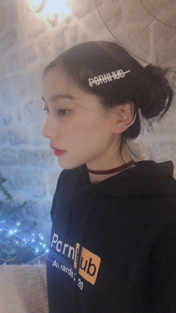 网红June Liu刘玥摘掉眼镜的美照高清自拍 颜值爆表_11