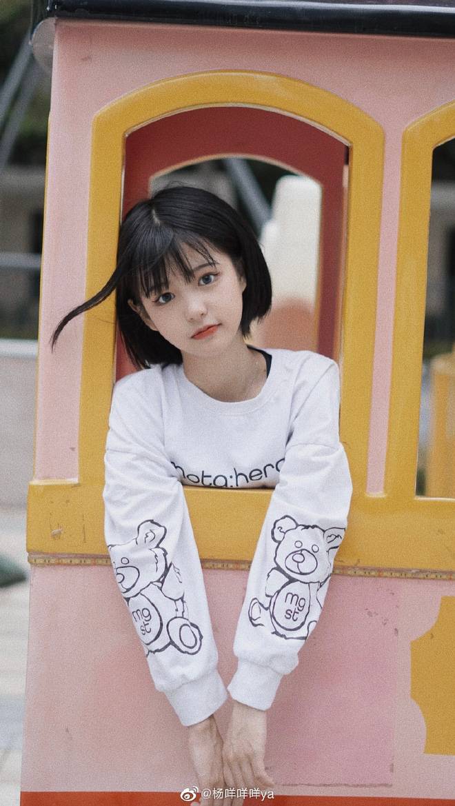 可爱短发美女杨咩咩美照图片精选_6