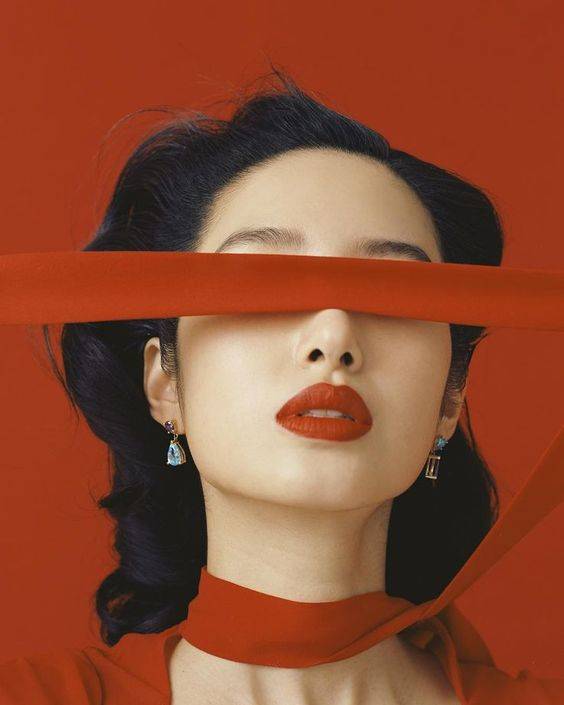 红唇美女蒙眼图片精选_1