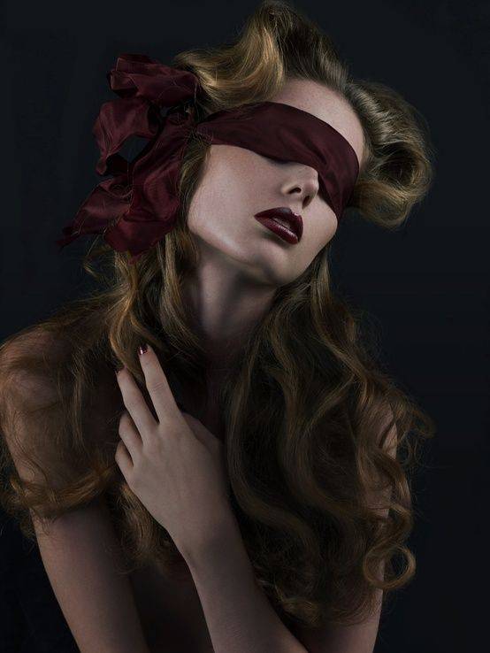 红唇美女蒙眼图片精选_3