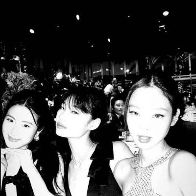 郑浩妍、BLACKPINK Jennie合影照图片