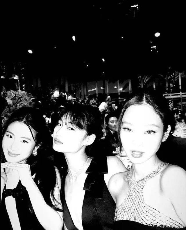 郑浩妍、BLACKPINK Jennie合影照图片_1