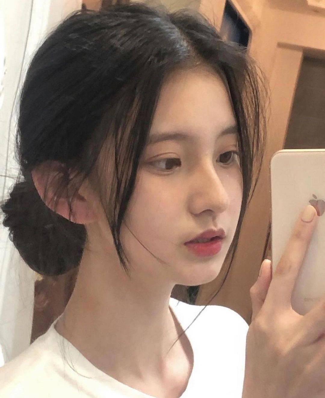 美女小姐姐「还是土豆精」对镜高颜值自拍_3