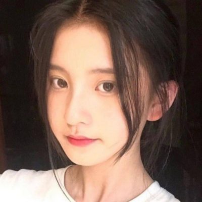 美女小姐姐「还是土豆精」对镜高颜值自拍