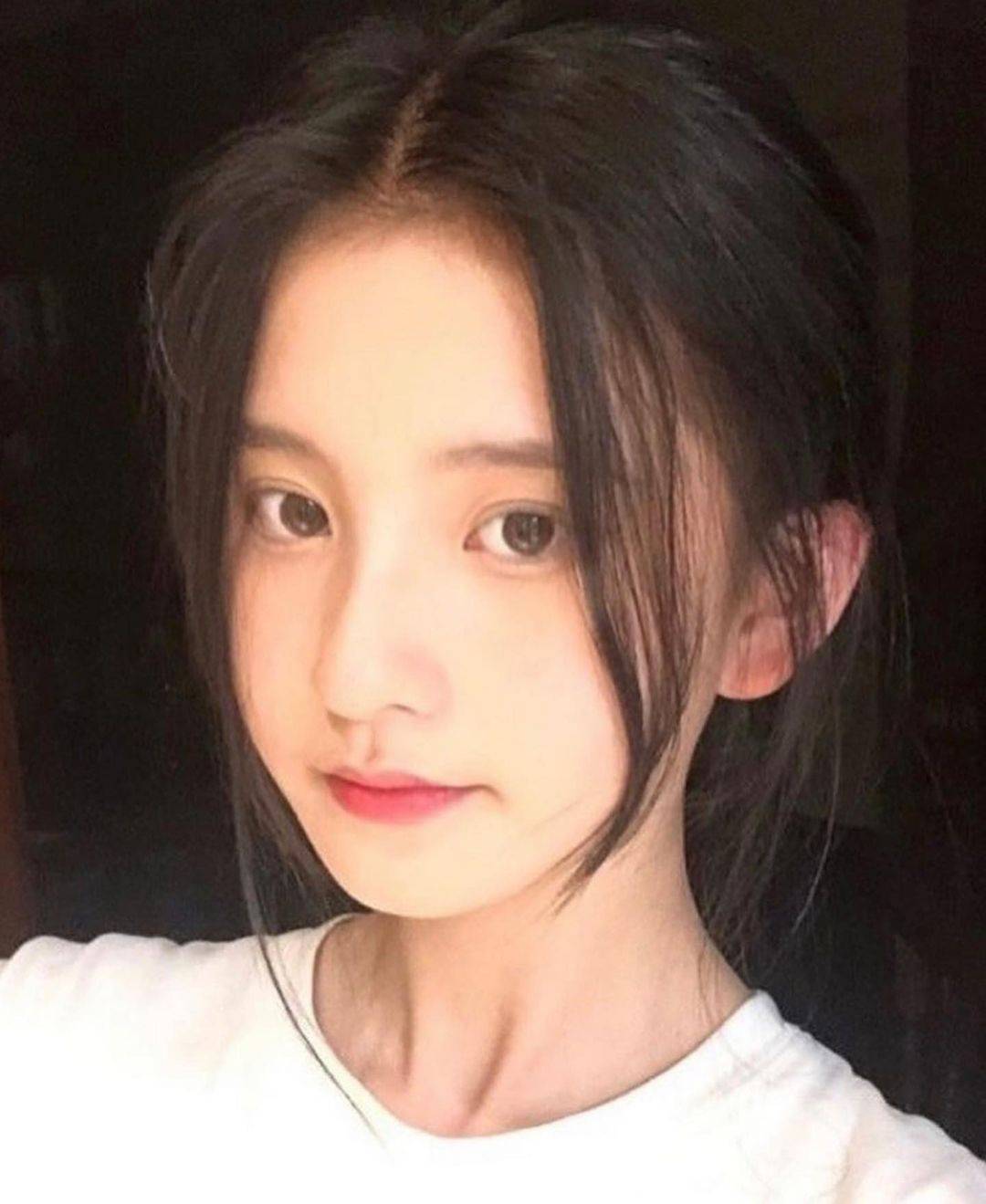 美女小姐姐「还是土豆精」对镜高颜值自拍_4