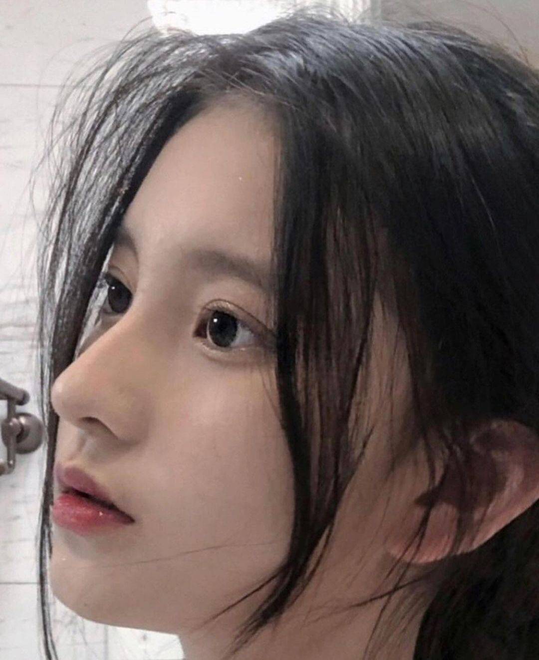 美女小姐姐「还是土豆精」对镜高颜值自拍_5