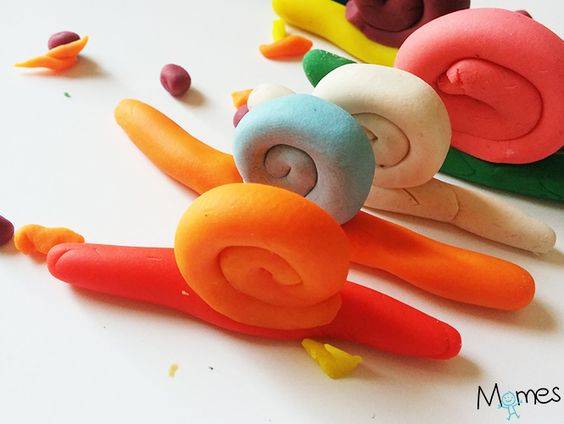 幼儿园彩泥蜗牛手工制作作品图片_5