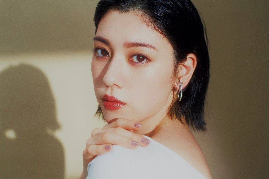 日本女星三吉彩花图片精选_3