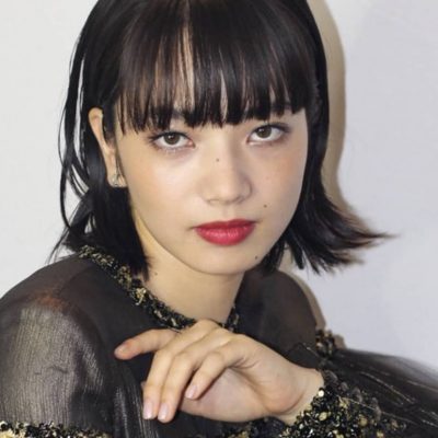 小松菜奈的脸型特写图片，是方脸还是圆脸究竟什么脸型！