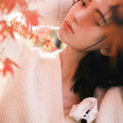 美女鞠婧祎森系枫叶写真无水印图片精选