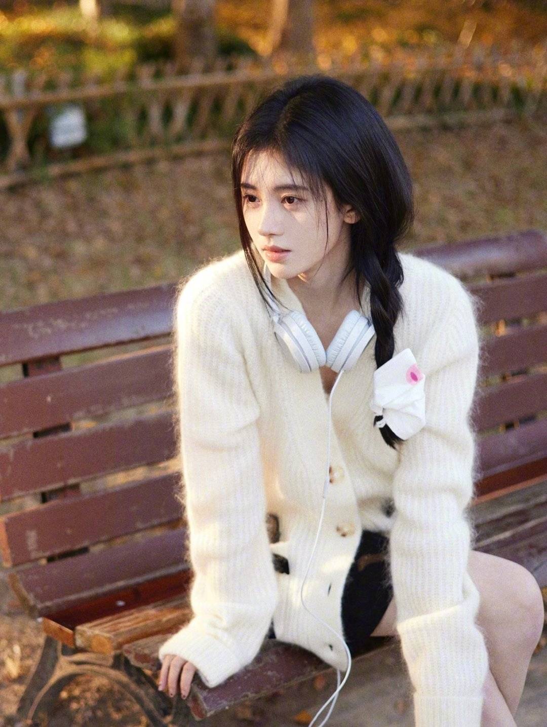 美女鞠婧祎森系枫叶写真无水印图片精选_7