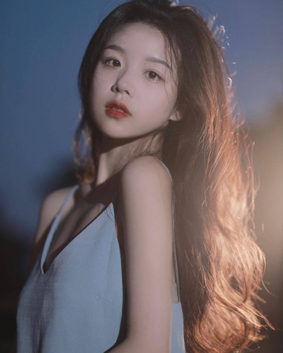 网红「十一列车」清纯贫乳美女写真图片精选_2