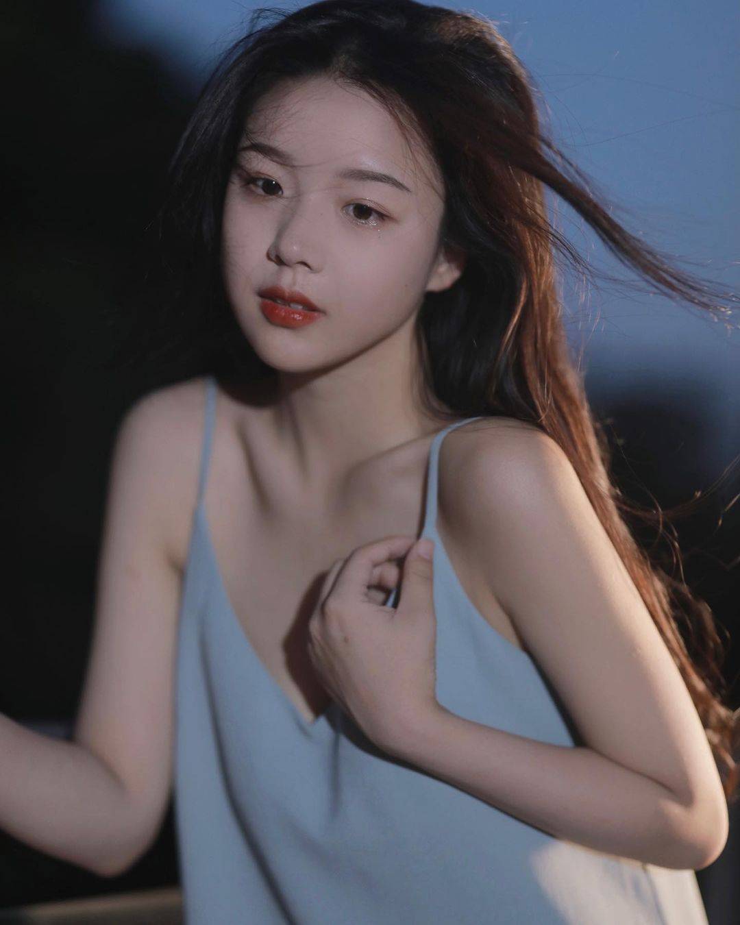 网红「十一列车」清纯贫乳美女写真图片精选_5
