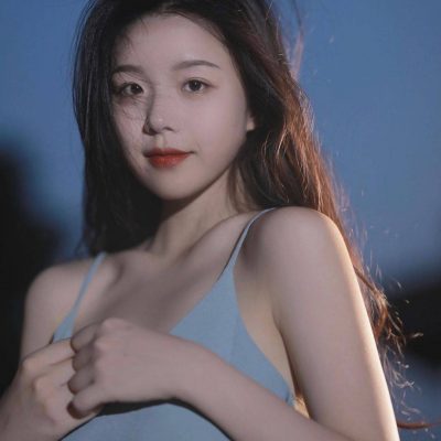 网红「十一列车」清纯贫乳美女写真图片精选