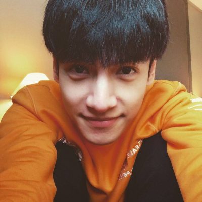 古装男神罗云熙早期日常生活照图片精选