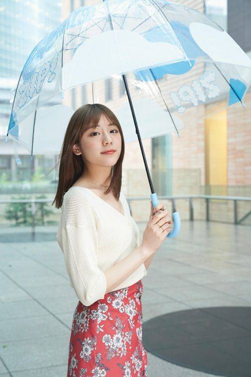 撑着雨伞的美女唯美图片精选_3