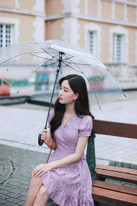 撑着雨伞的美女唯美图片精选_4