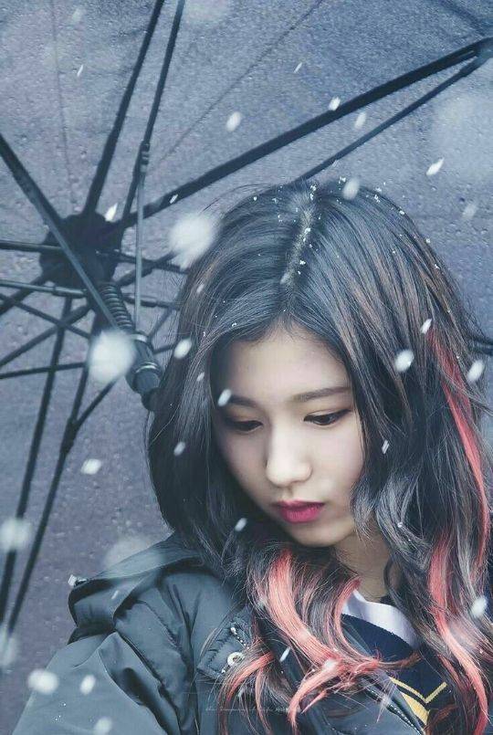 雪中打伞的女孩唯美图片精选_2