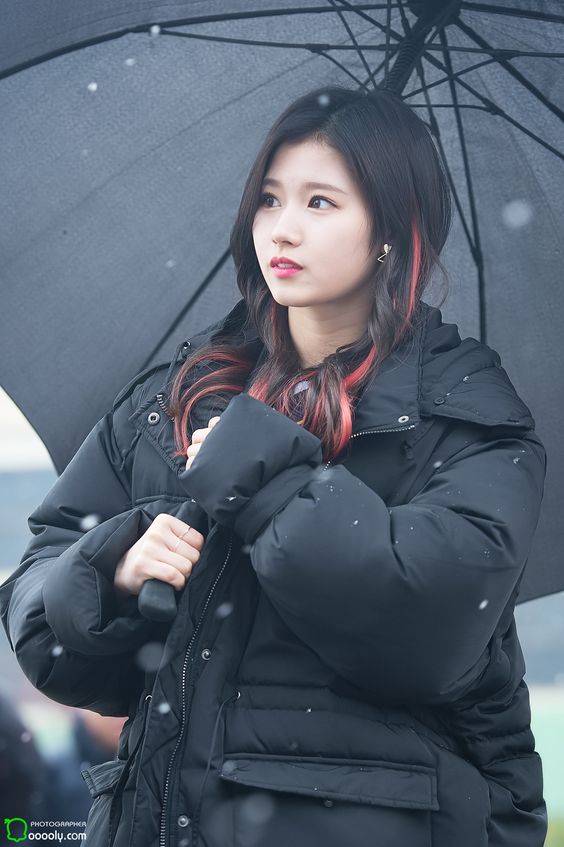 雪中打伞的女孩唯美图片精选_3