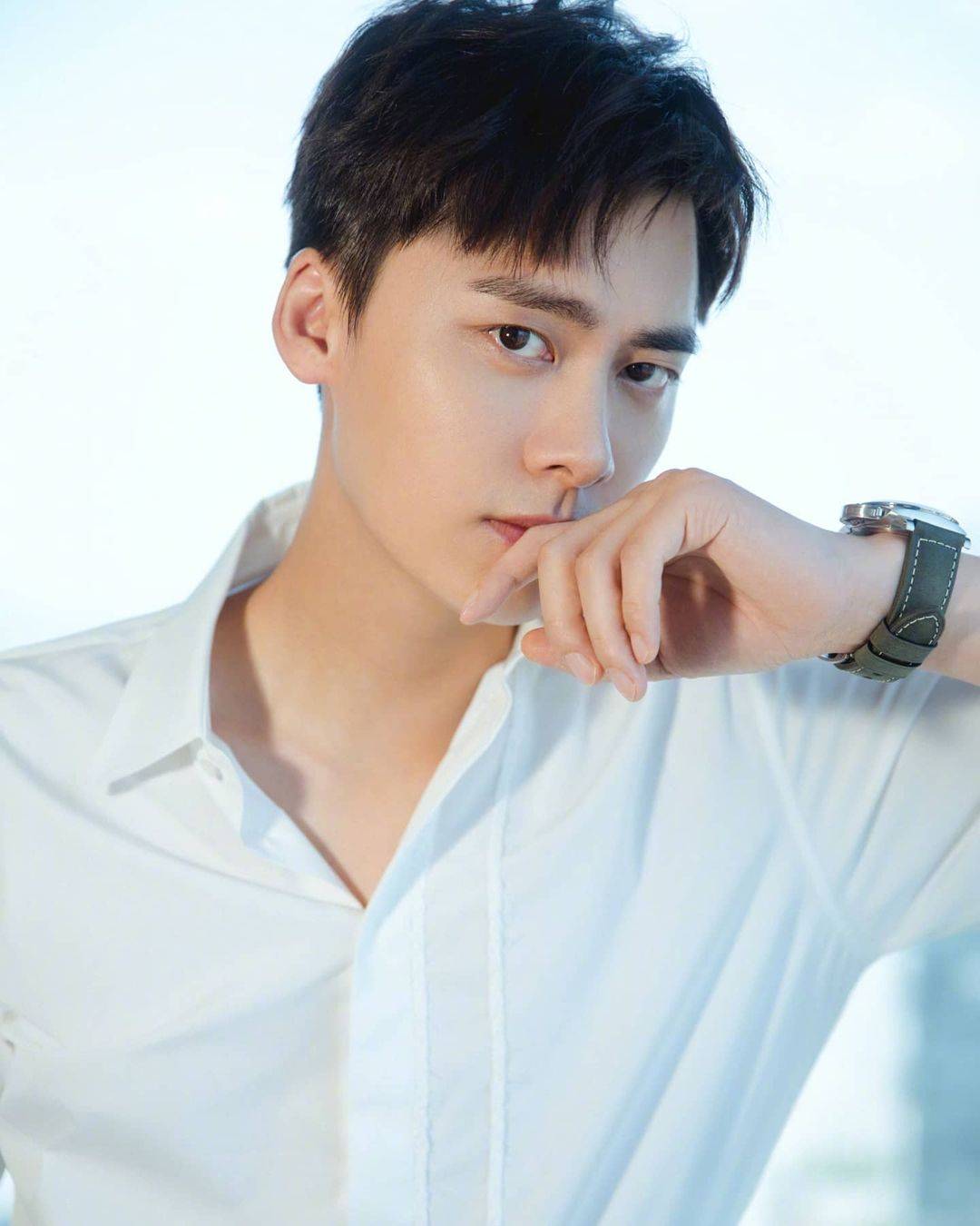 帅气男星李易峰白衬衫高清图片精选_4