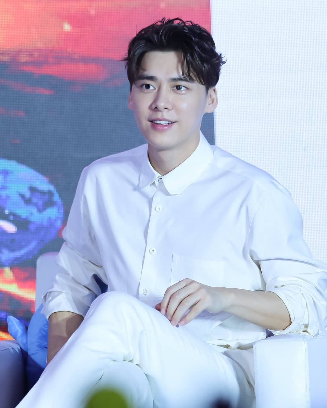 帅气男星李易峰白衬衫高清图片精选_2