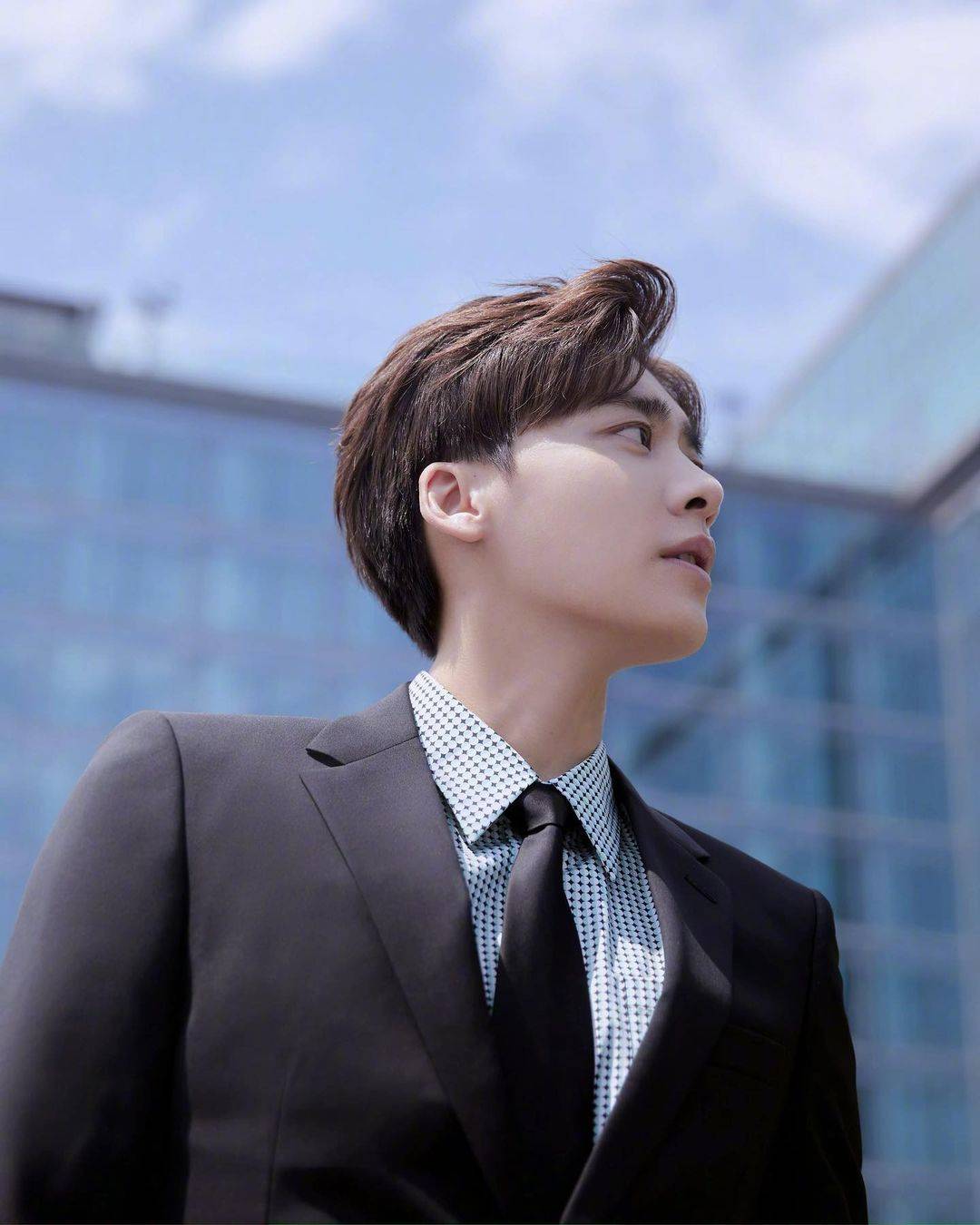 干净帅气男星李易峰侧脸图片精选_8