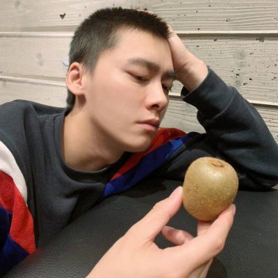 干净帅气男星李易峰侧脸图片精选