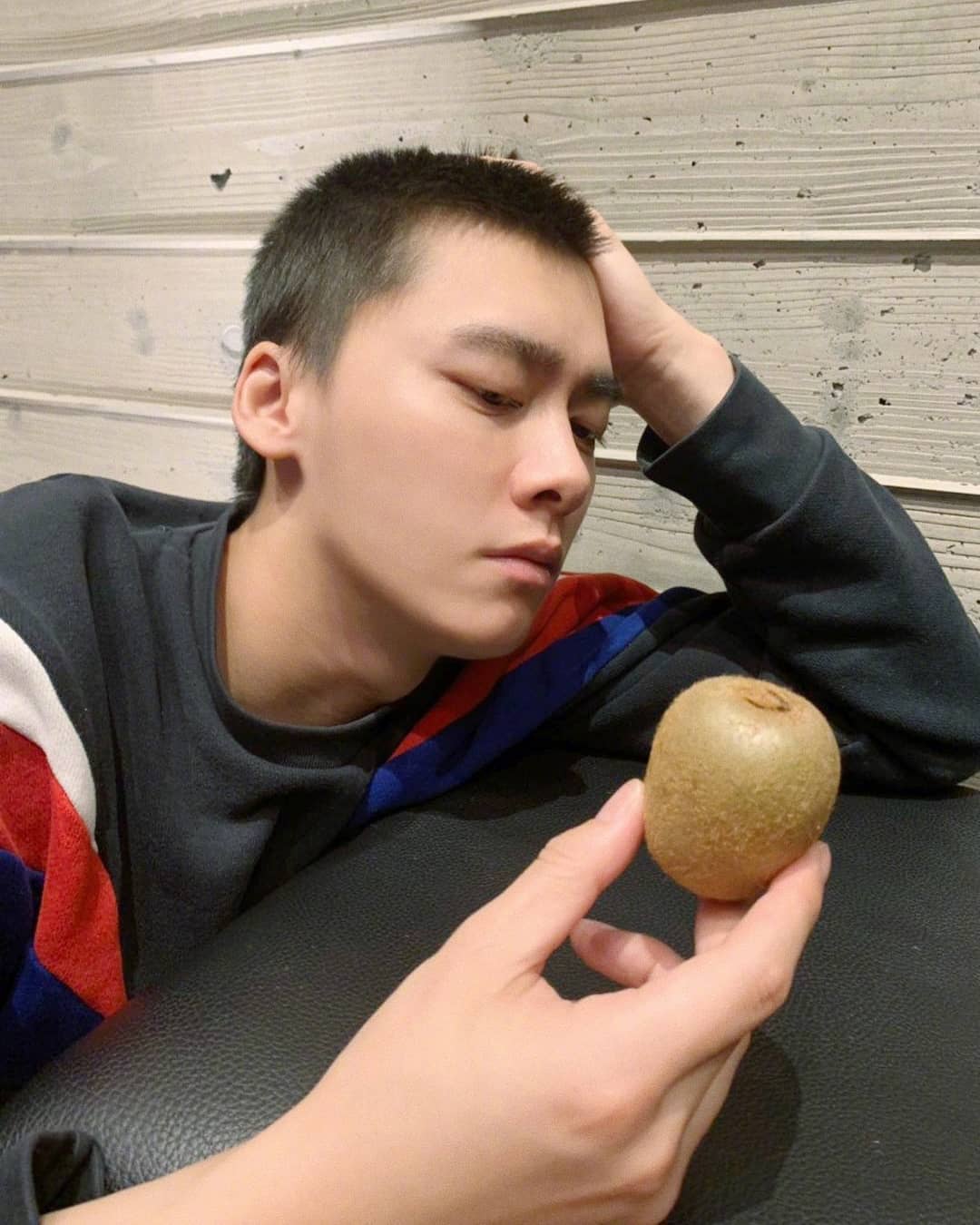 干净帅气男星李易峰侧脸图片精选_7