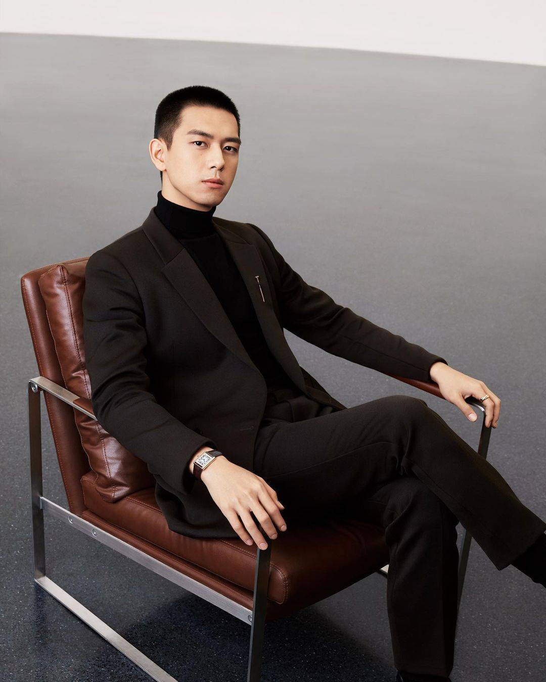 李现寸头西装帅气图片精选_3