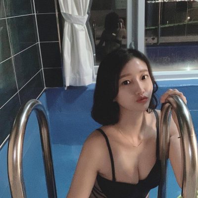 超有气质的美女美胸图片精选