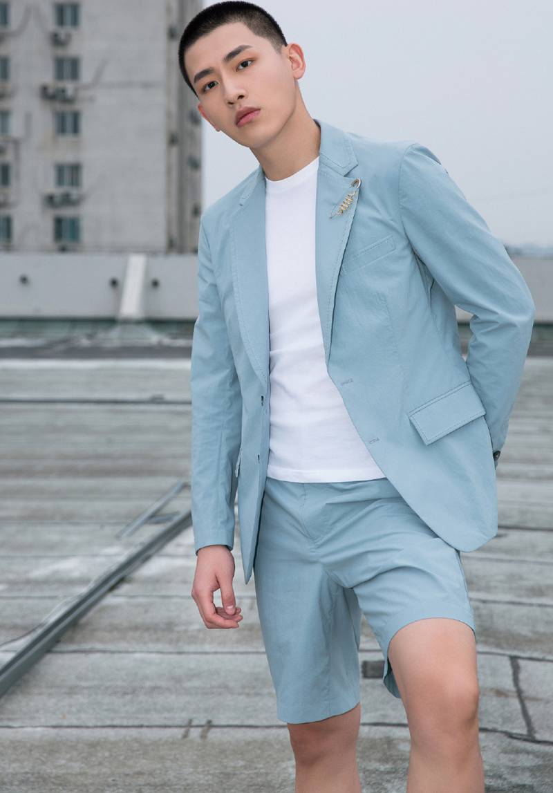辛云来寸头西装短裤照片高清图片精选_3