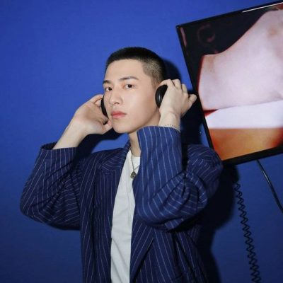 辛云来寸头西装短裤照片高清图片精选