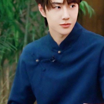 王一博说相声穿长袍的高清图片精选