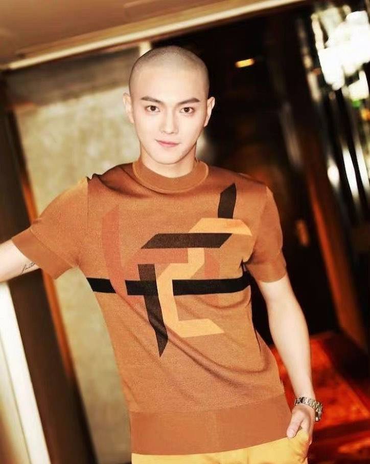 帅气男星许凯光头照片精选_2