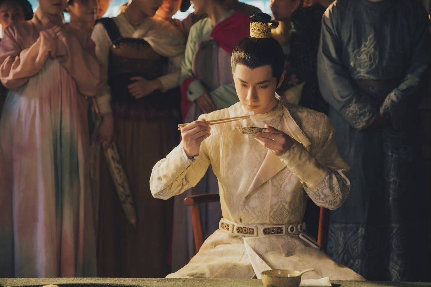 王一博百里二郎白色长袍古装图片精选_4