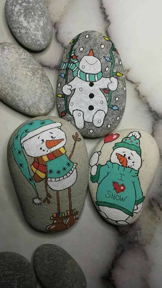 简单好看的卡通雪人石头画图片大全_10